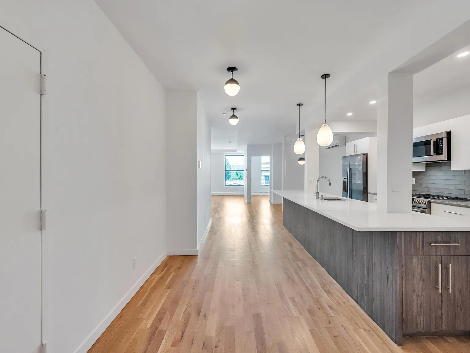 717 Manhattan Avenue — Photo 2