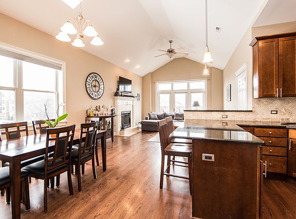 5th image of 4714 W Berteau Ave APT 2E