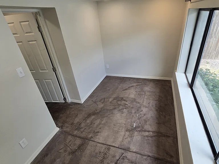 403 S Leroux St — Photo 12