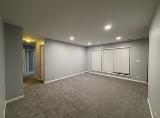 743 Sterling Ct APT A2, Bartlett, IL 60103