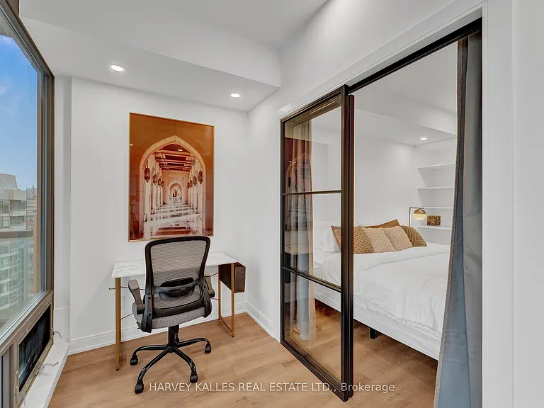 18 Yorkville Ave #1606 — Photo 23