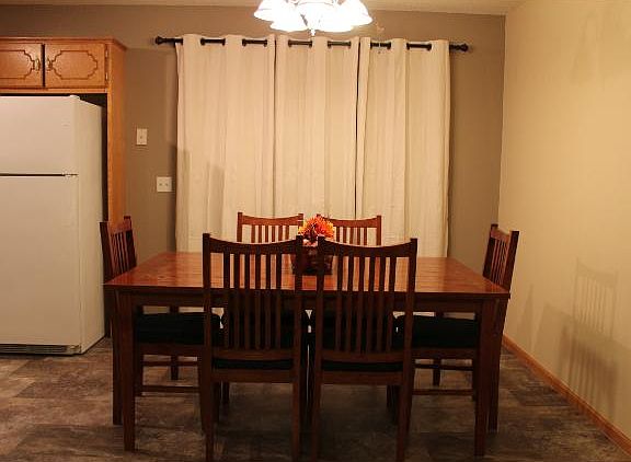 4th image of 844 Sierra Ln