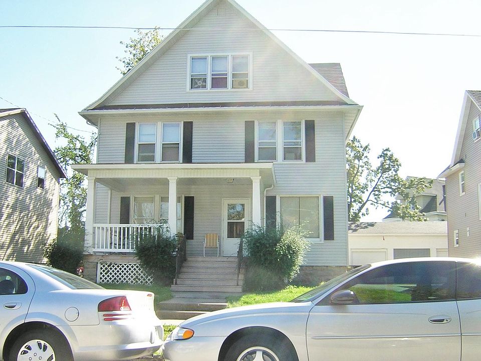 2nd image of 827 John Ave