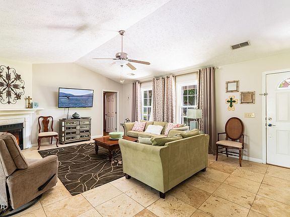 3rd image of 535 Emerts View Cir