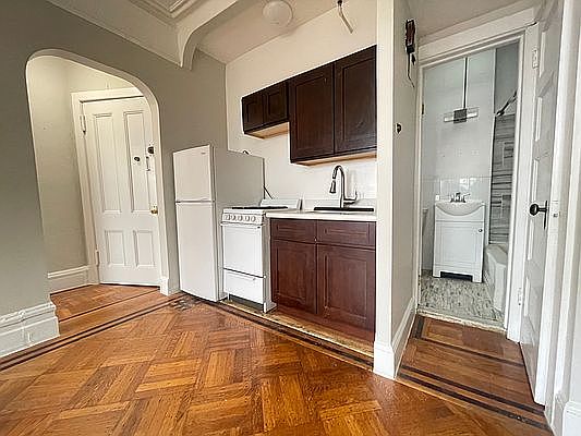 5th image of 847 Carroll St APT 9