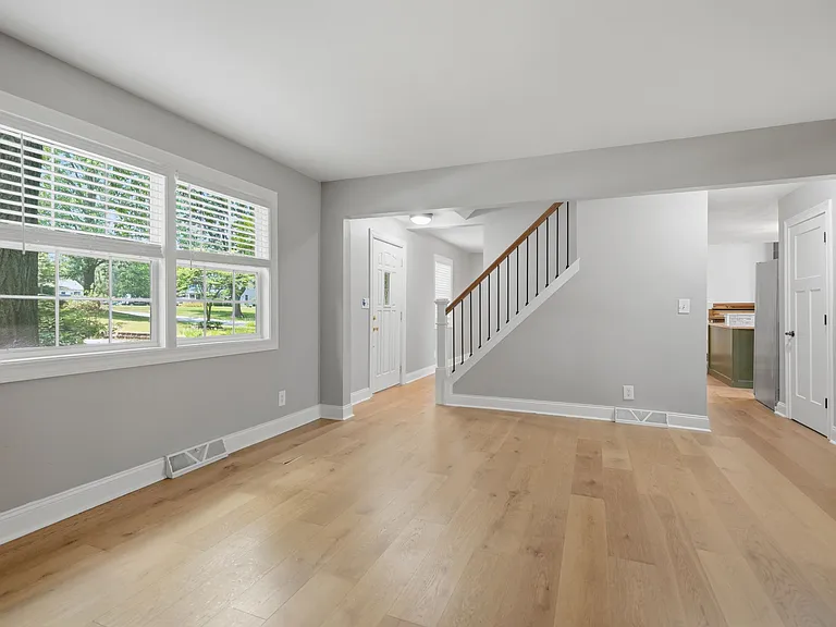 1147 Fenno Dr — Photo 12