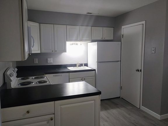 New appliances & flooring