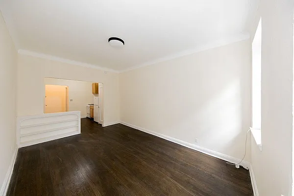 Rented by Metro Realty NY Inc | media 28