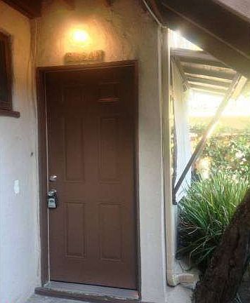 5th image of 2624 N Beachwood Dr