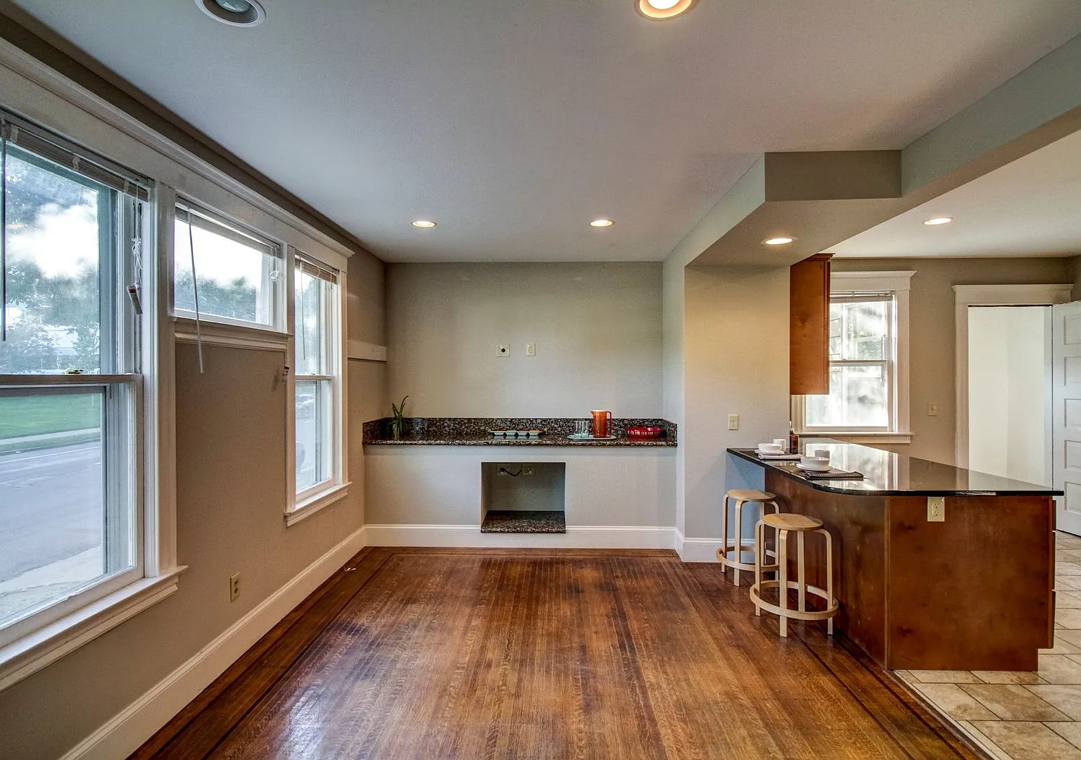 301 5th Ave SE — Photo 4