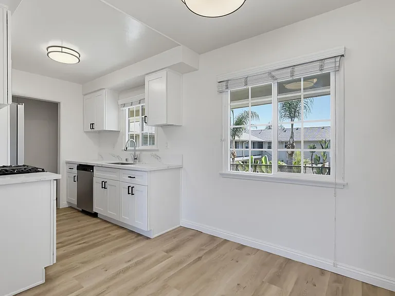 6633 Crenshaw Blvd #8 — Photo 5
