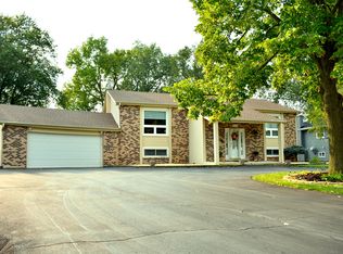 10S136 Alago Rd, Naperville, IL 60564