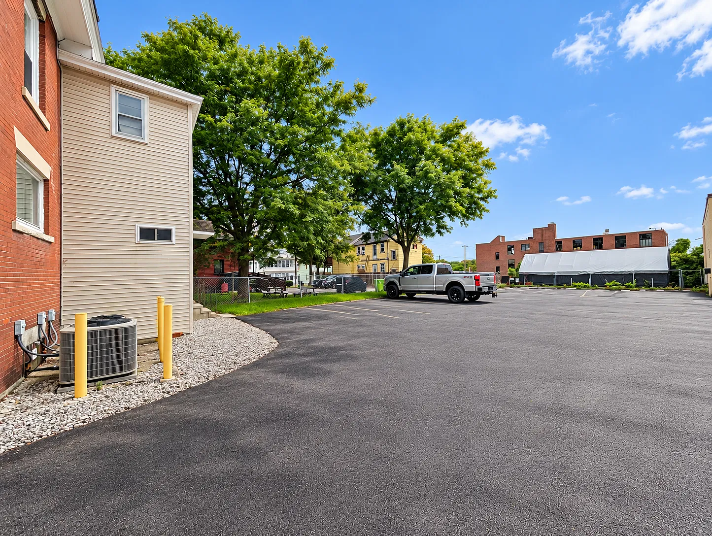 6 bed, 3380 sqft, $3,750 — Photo 2