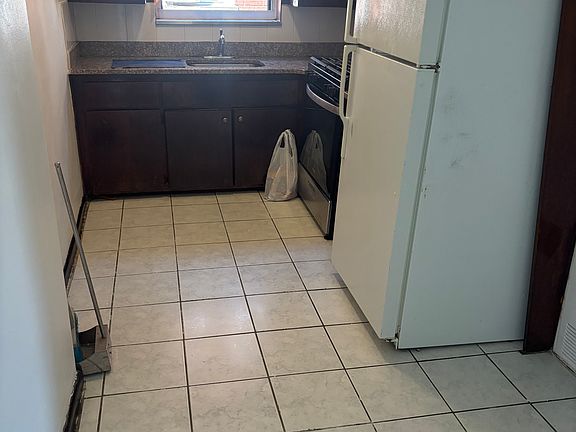 4th image of 8727 26th Ave #2R