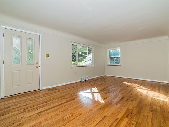 3rd image of 1239 Thurnridge Dr