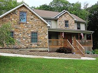 606 Wedgewood Lake Dr, Stroudsburg, PA 18360