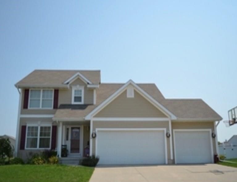1st image of 607 Evergreen Cir NW