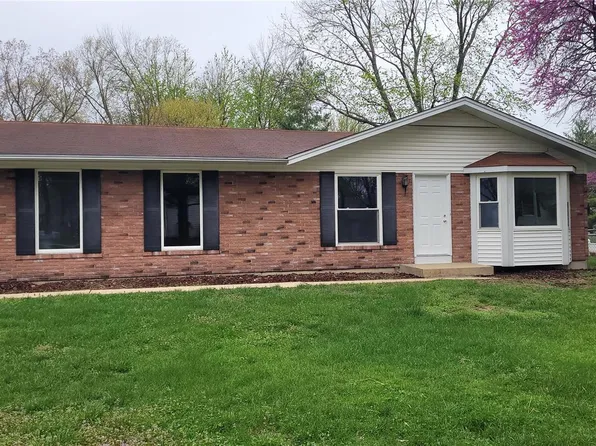 8 Ann Dr, Saint Peters, MO 63376
