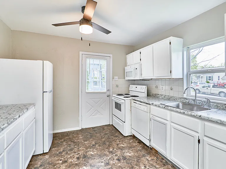10214 Saint Anthony Ln — Photo 8