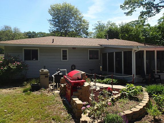 2nd image of 3567 Brentwood St