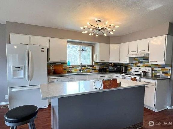 5th image of 81 Golden Road #B