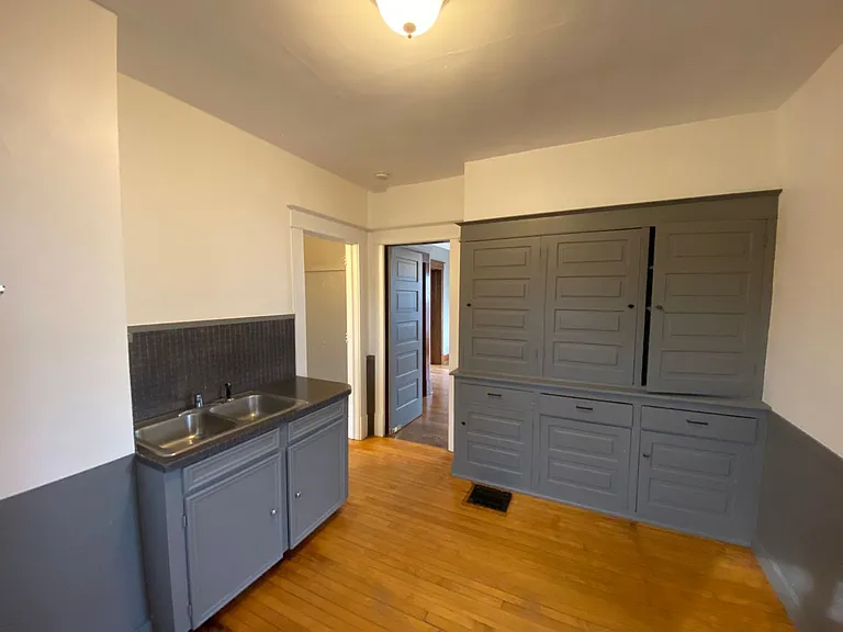 621 Stanley Terr NE — Photo 6