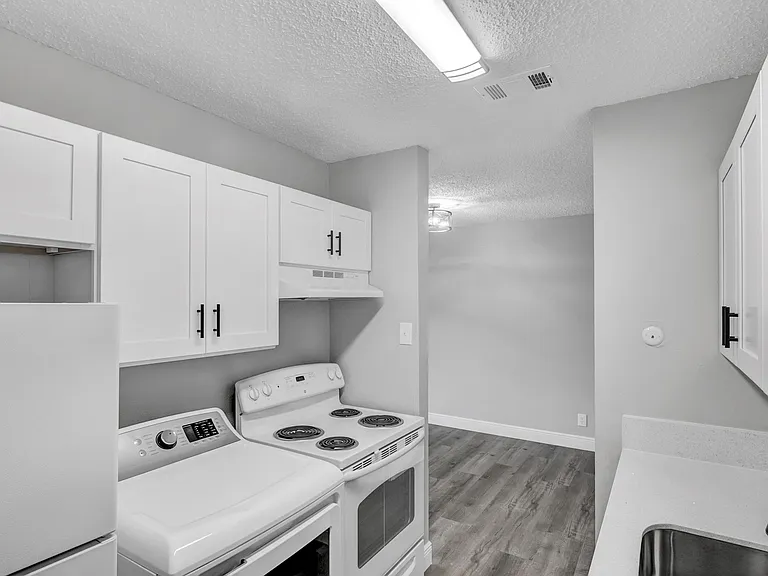 Washer & Dryer Included
