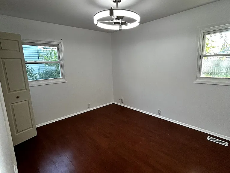 344 Emery Ave — Photo 5