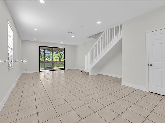 4th image of 3923 Tree Top Dr #3923
