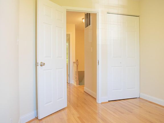 Closet in small bedroom