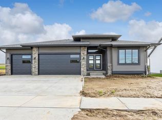 1200 High Ridge Trl, Solon, IA 52333