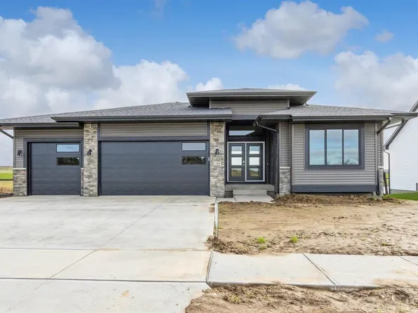 1200 High Ridge Trl, Solon, IA 52333