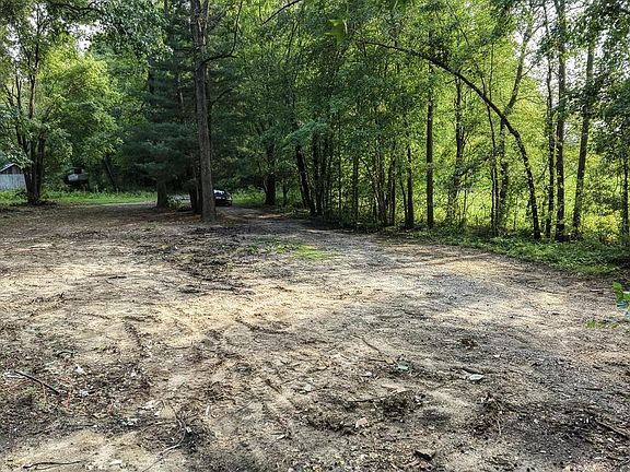 5th image of 111 Thicket Rd