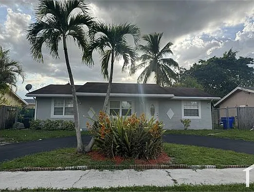 717 SW 79th Ave