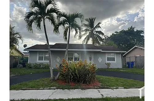 717 SW 79th Ave Photo 1