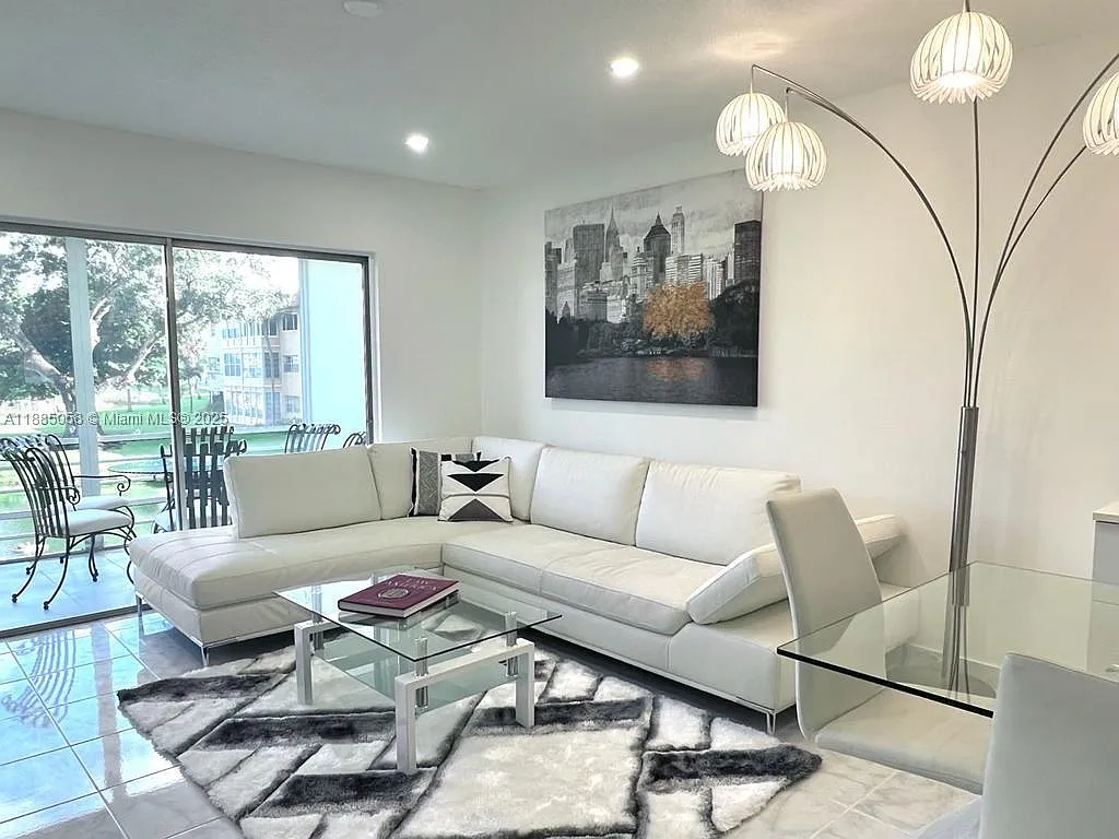 Elm Gardens Condo — Photo 3