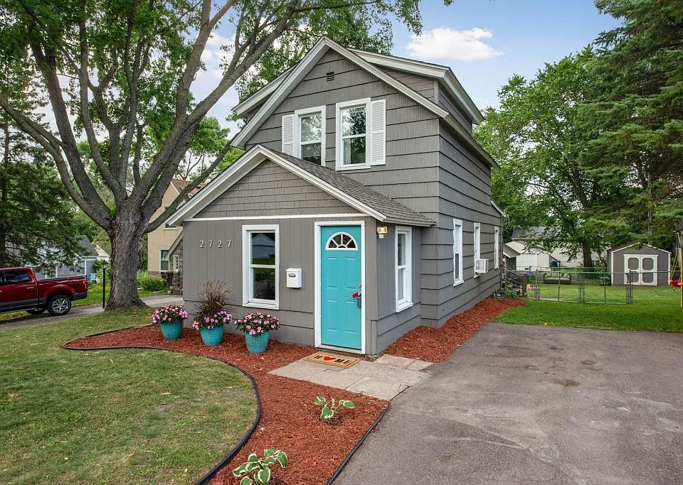 1st image of 2727 9th Ave E