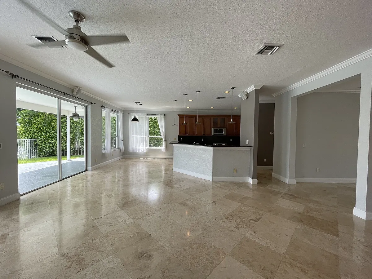 Building Photo - 12738 Maypan Dr #570