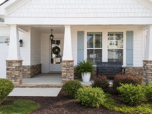 734 Kerr Lake Dr, Fuquay Varina, NC 27526