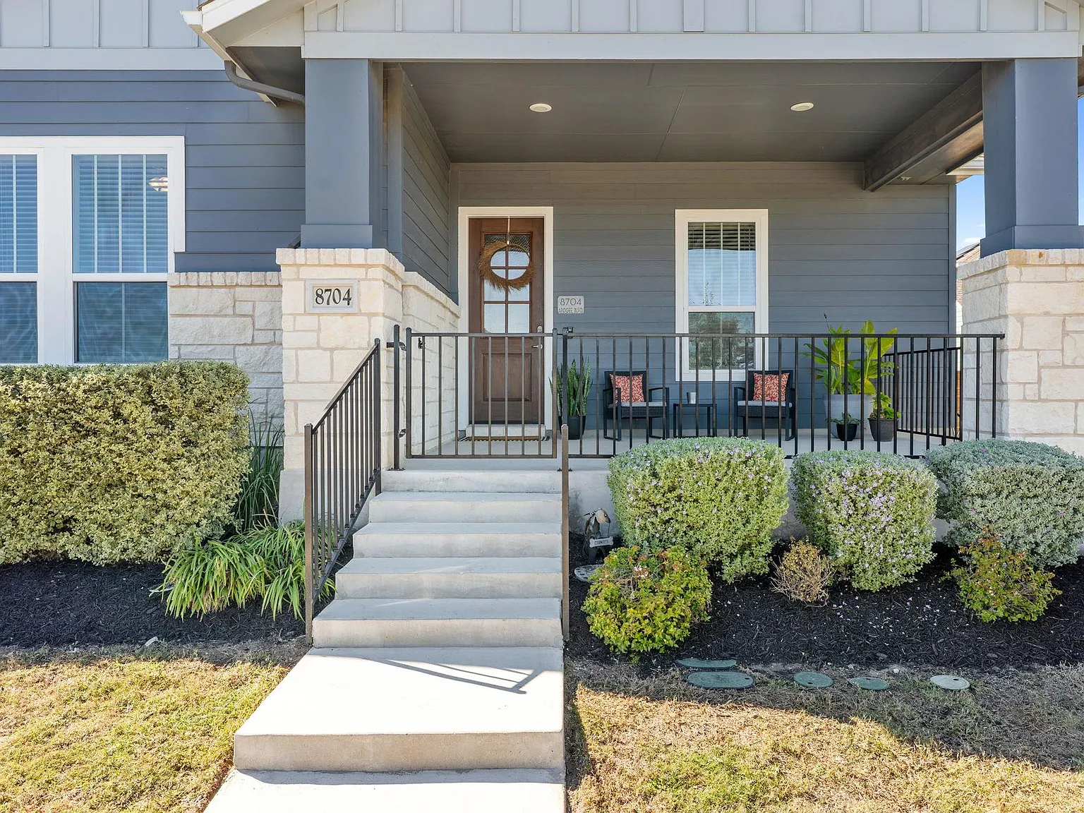 5 bed, 3.5 bath, 2704 sqft, $3,500 — Photo 4