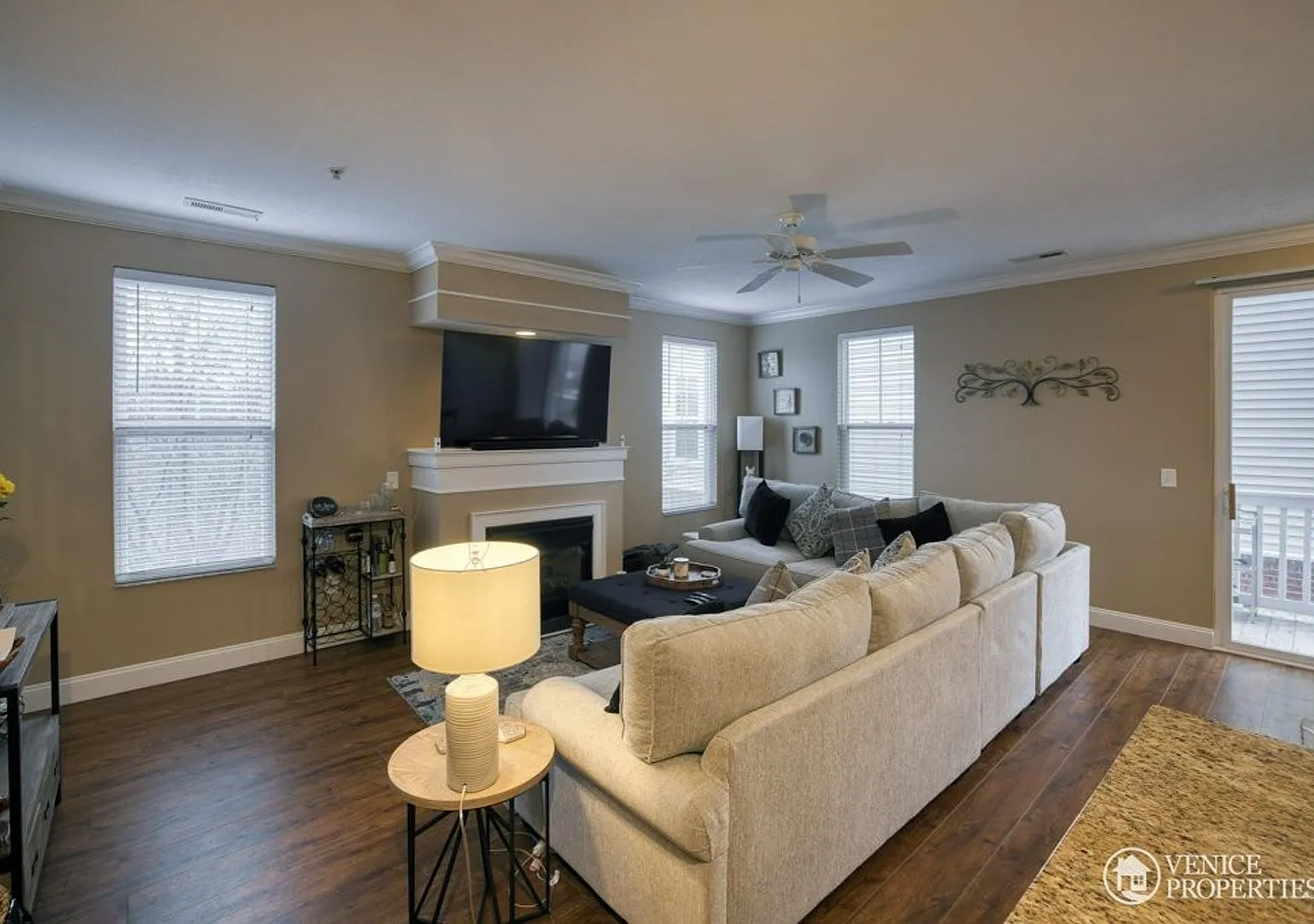 Two Bedroom with Garage near Grandview — Photo 4
