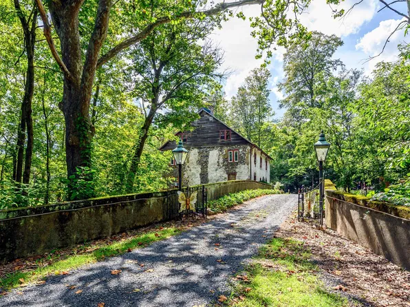 2045 Hillcrest Rd, Quakertown, PA 18951