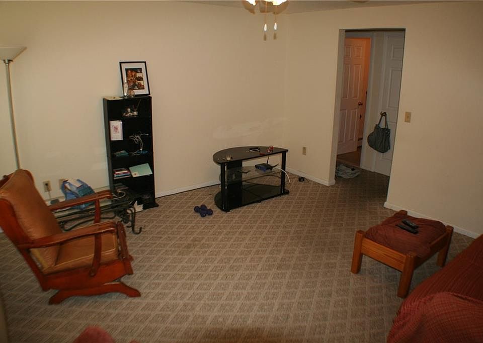 1st image of 40 Williams Ave APT 3