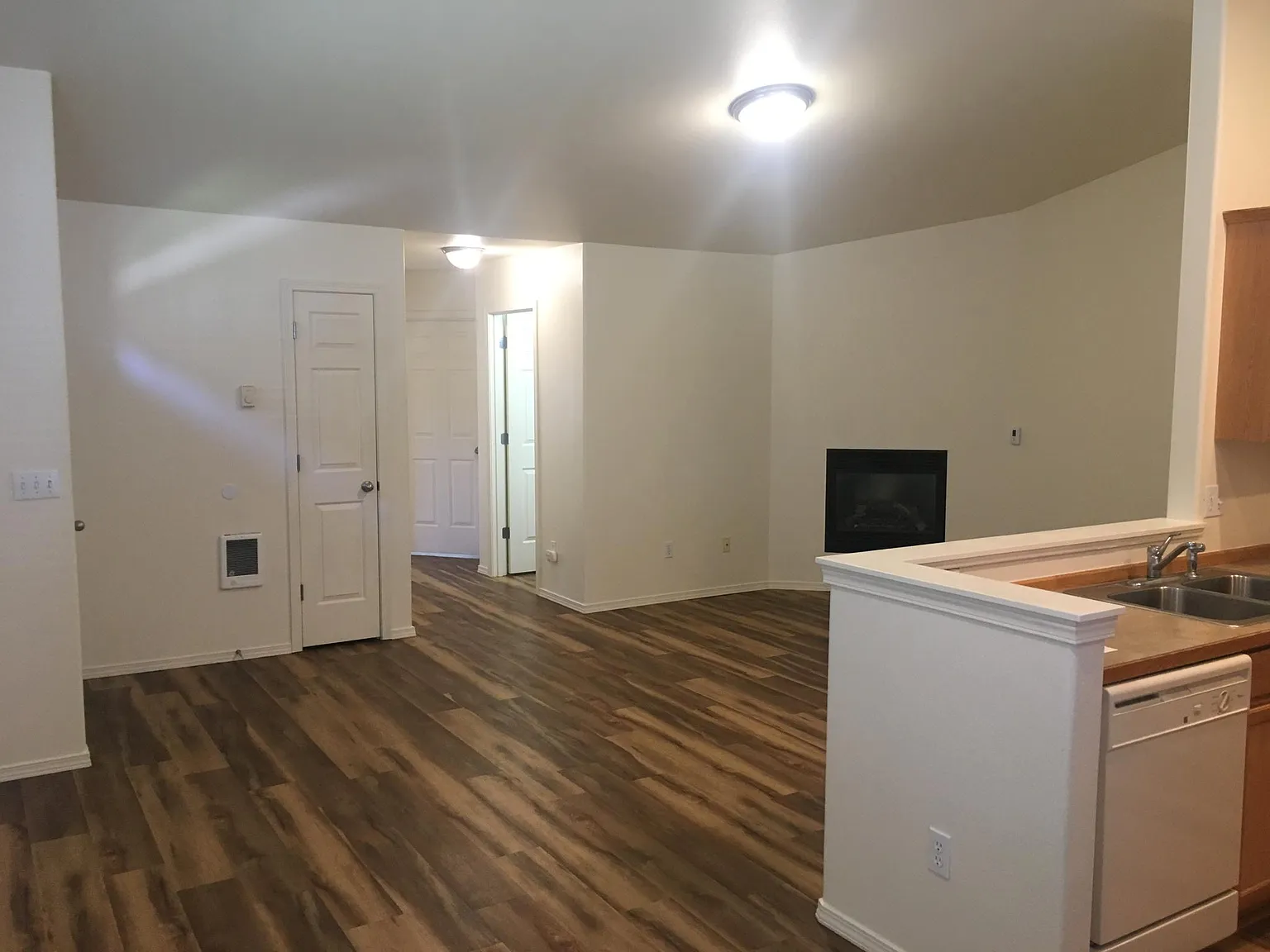 2 bed, 915 sqft, $1,850 — Photo 2