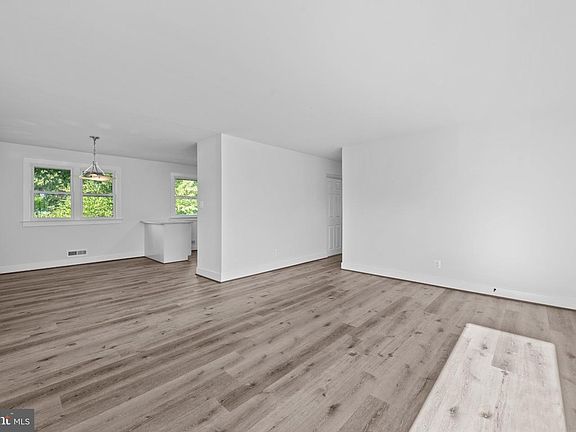 5th image of 3724 Parkfield Rd