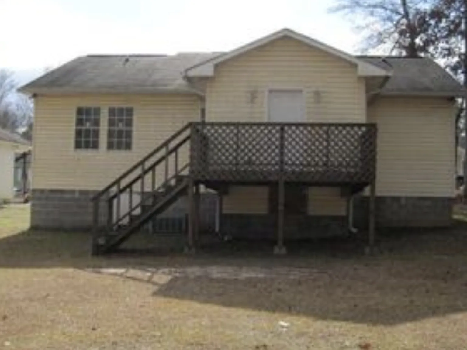 3 bed, 1369 sqft, $1,350 — Photo 2