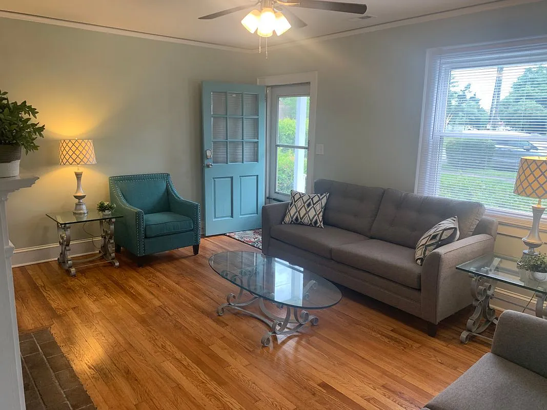 2 bed, 1.0 bath, 900 sqft, $1,650 — Photo 3