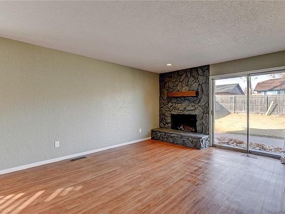 3rd image of 1025 Arlington Dr