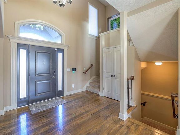 5th image of 305 SE Golden Ln