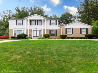 3225 S Hartslock Woods Dr, West Bloomfield, MI